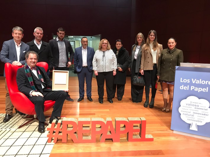 Bo4%QQKIR1ewm8ubJ9HIVw